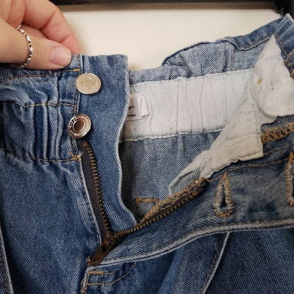 Sws waist paper bag denim shorts with belt. Sz 5 - Picture 7 of 8